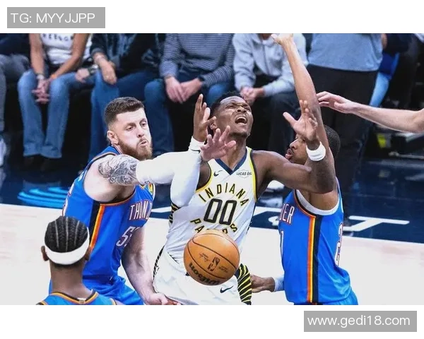 雷霆与爵士激战三场精彩回顾12分差距引发的战术较量与球员表现分析